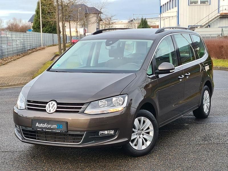 Schwarz Gebraucht 2021 VW Sharan Comfortline Van / Kleinbus | 26.999 € (Fairer Preis) - Bild 1/4
