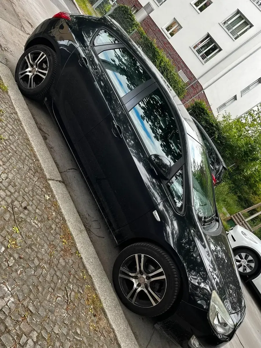 Gebraucht Opel Astra 87 PS (63 kW) 2010 Schwarz Kleinwagen