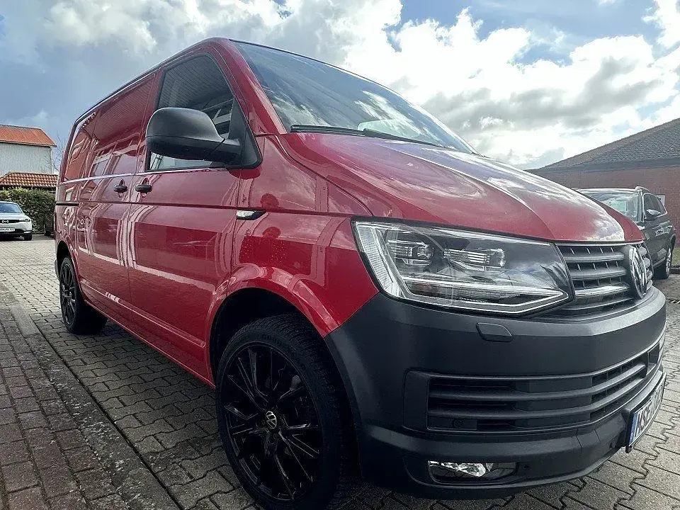 Gebraucht VW Transporter 150 PS (110 kW) 2019 Rot Van