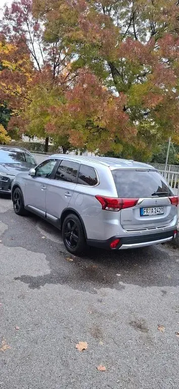 Gebraucht Mitsubishi Outlander Edition 150 PS (110 kW) 2017 Grau SUV