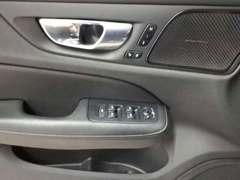 Gebraucht Volvo V60 Inscription 253 PS (186 kW) 2021 Denim blue Kombi