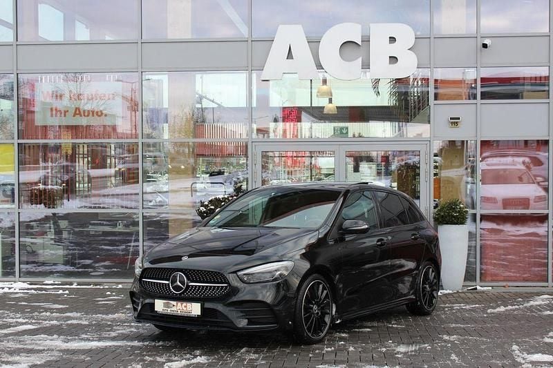 Schwarz Gebraucht 2020 Mercedes 220 AMG Limousine | 26.900 € (Guter Preis) - Bild 1/4