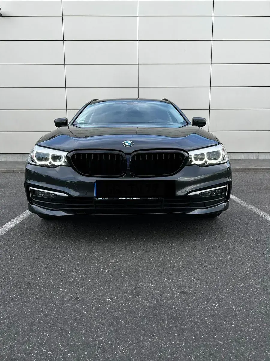 Gebraucht BMW 520 190 PS (139 kW) 2019 Grau Kombi