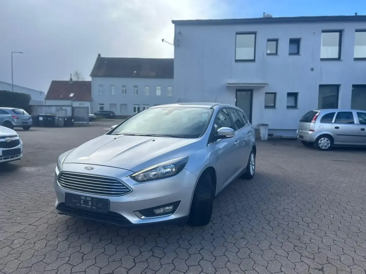 Gebraucht Ford Focus 120 PS (88 kW) 2017 Silber Kombi