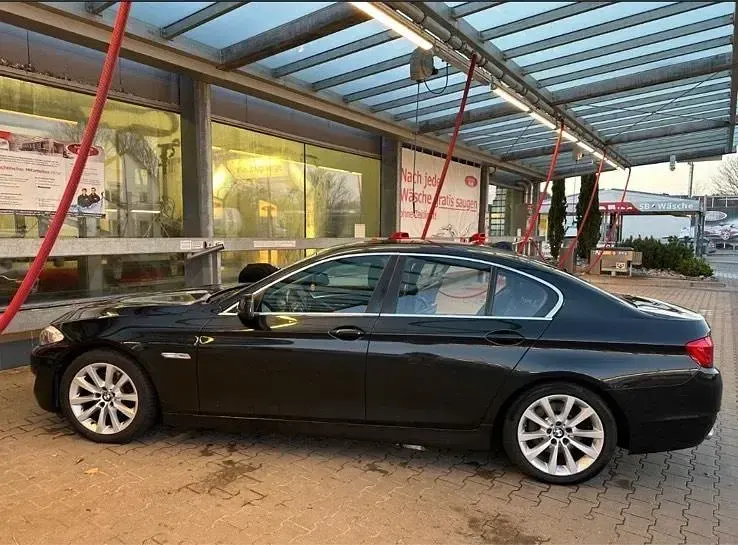 Gebraucht BMW 520 190 PS (139 kW) 2010 Schwarz Limousine