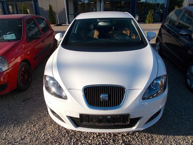 Weiß Gebraucht 2010 Seat Leon Sport Kleinwagen | 5.990 € (Teuer) - Bild 1/4