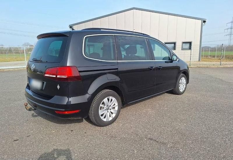 Gebraucht VW Sharan Comfortline 150 PS (110 kW) 2019 Schwarz Van / Kleinbus
