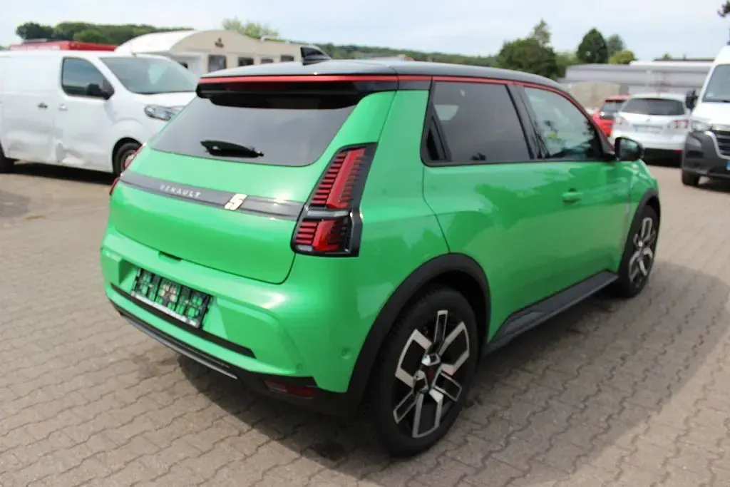 Neu Renault R5 Urban 88 kW (120 PS) 2026 Pop green / schwarzes dach Kleinwagen