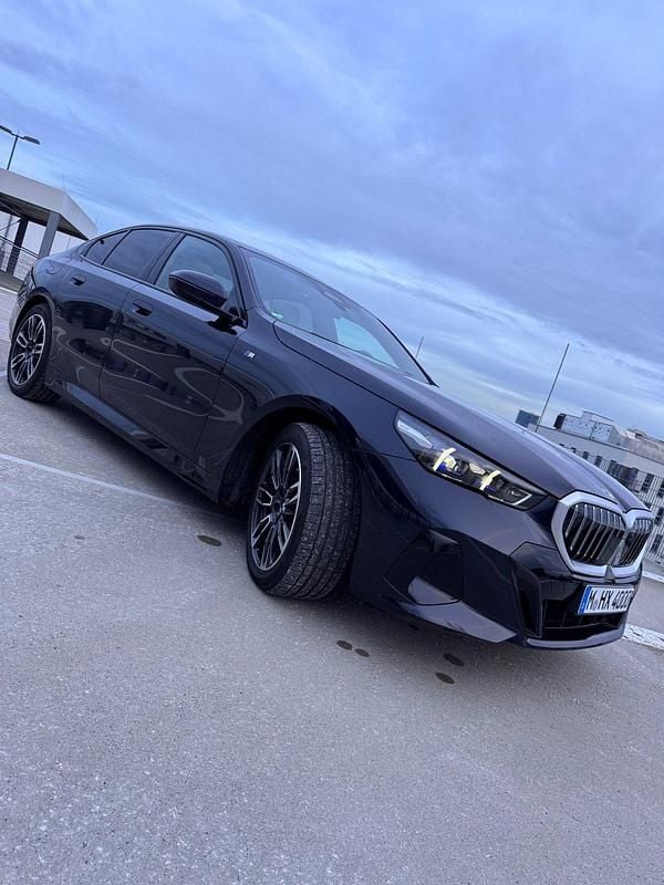 Gebraucht BMW 520 M Sport 197 PS (144 kW) 2024 Schwarz Limousine