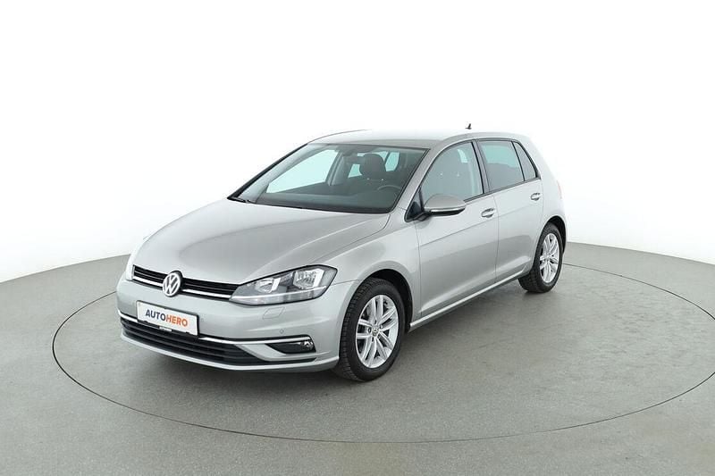 Silber Gebraucht 2017 VW Golf VII Comfortline Limousine | 14.430 € (Fairer Preis) - Bild 1/3