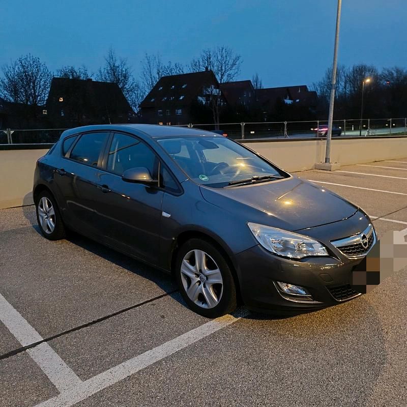 Gebraucht Opel Astra 110 PS (80 kW) 2011 Andere farben Kleinwagen