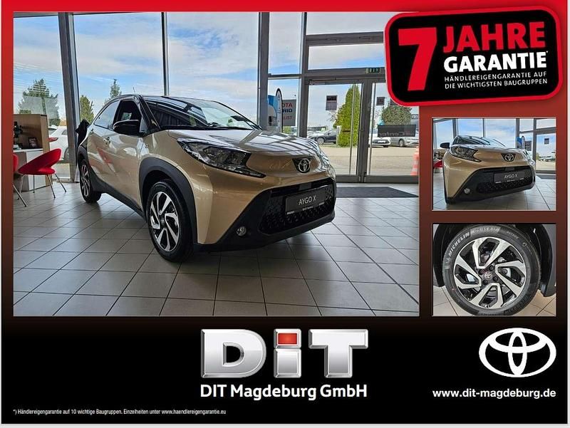 Ginger beige Neu 2025 Toyota Aygo Kleinwagen | 18.190 € - Bild 1/4