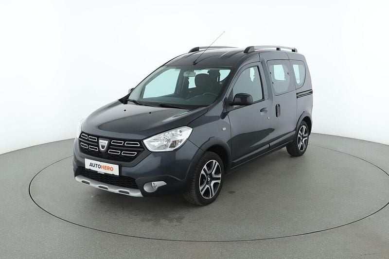 Grau Gebraucht 2018 Dacia Dokker Celebration Van | 11.490 € (Fairer Preis) - Bild 1/3