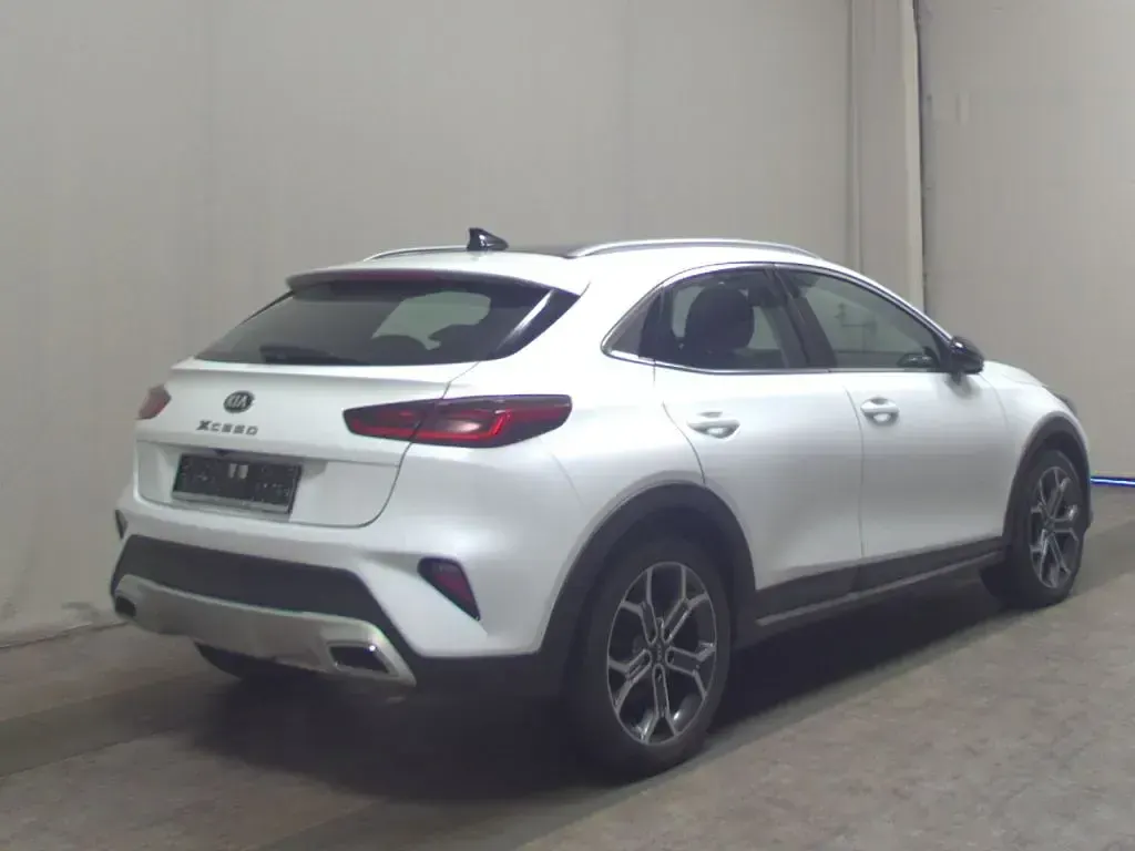 Gebraucht Kia Ceed Spirit 136 PS (100 kW) 2021 Hw2 deluxeweiss met (metallic) Kleinwagen