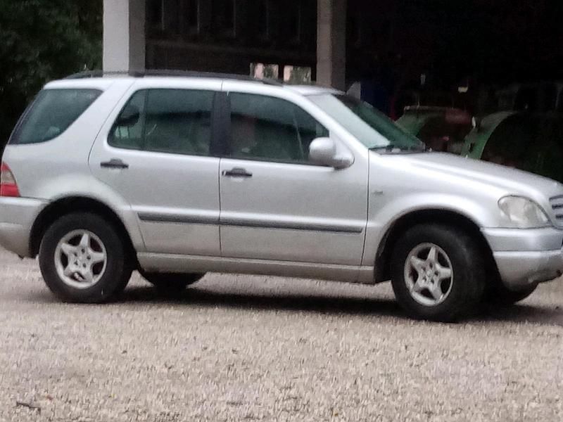 Gebraucht Mercedes ML320 200 PS (147 kW) 2001 Silber SUV