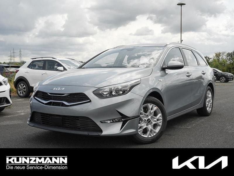 Lunarsilber metallic Neu 2025 Kia Ceed Sportswagon Vision Kombi | 26.579 € (Fairer Preis) - Bild 1/4