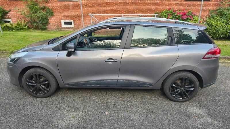 Grau Gebraucht 2015 Renault Clio GrandTour Life Kombi | 5.500 € (Guter Preis) - Bild 1/4