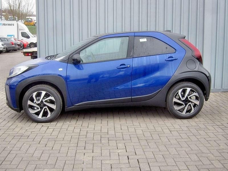 Neu Toyota Aygo 72 PS (52 kW) 2025 Juniper blue (8y8)/ black mica Kleinwagen