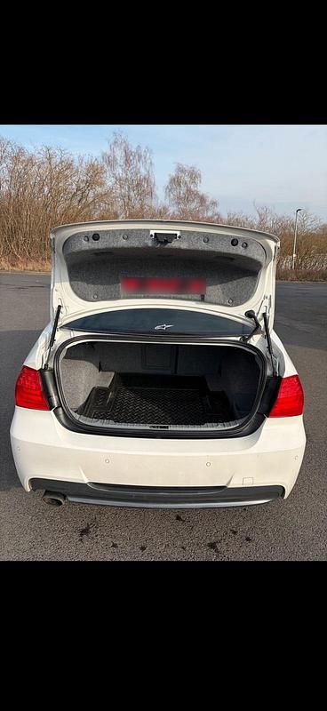 Gebraucht BMW 320 M Sport 184 PS (135 kW) 2011 Weiß Limousine