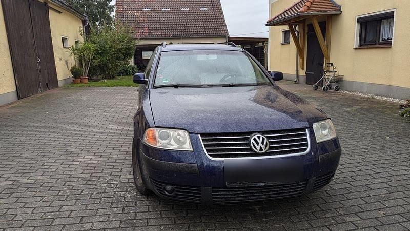 Blau Gebraucht 2002 VW Passat Kombi | 700 € (Guter Preis) - Bild 1/4