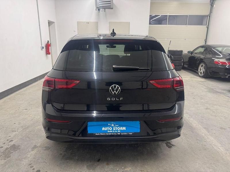 Second-hand VW Golf VII Life 150 CP (110 kW) 2020 Negru Berlinǎ