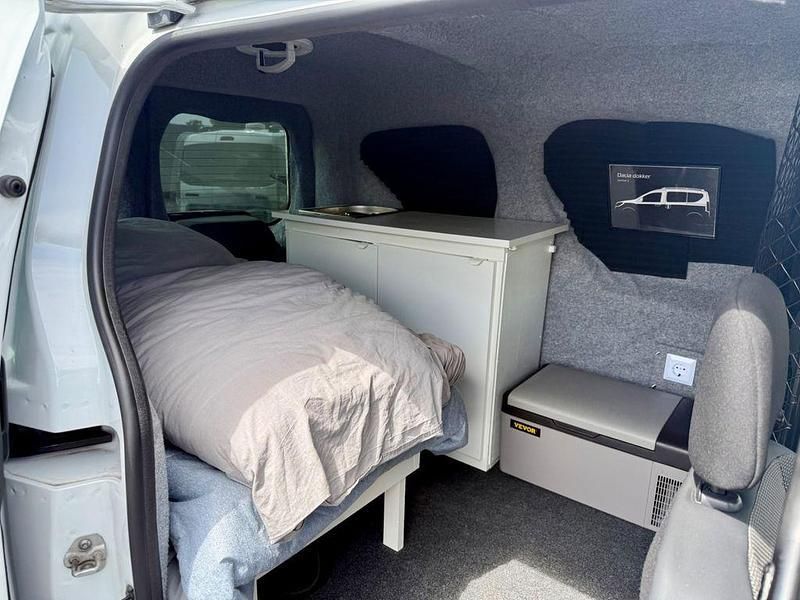 Weiß Gebraucht 2015 Dacia Dokker Express Ambiance Van | 7.920 € (Etwas zu teuer) - Bild 1/4
