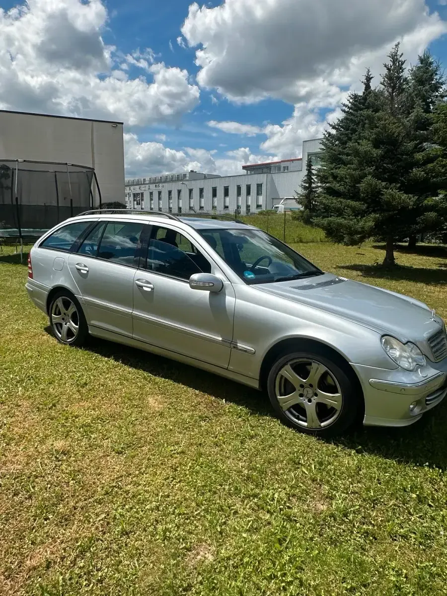 Gebraucht Mercedes C320 224 PS (164 kW) 2005 Silber Kombi