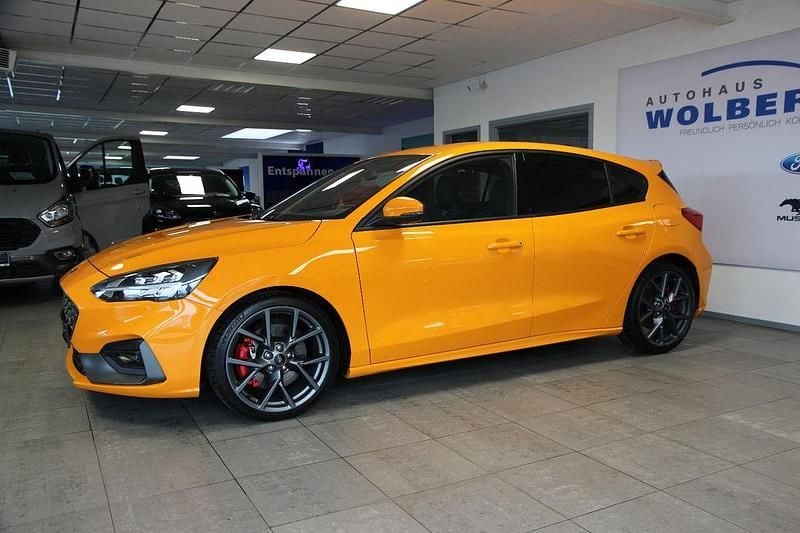 Gebraucht Ford Focus Performance Edition 280 PS (205 kW) 2022 Orange Limousine