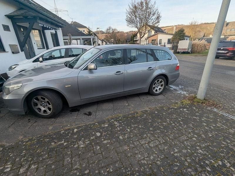 Grau Gebraucht 2005 BMW 520 Kombi | 1.500 € (Superpreis) - Bild 1/4