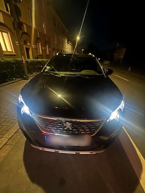 Schwarz Gebraucht 2017 Peugeot 5008 Van / Kleinbus | 17.900 € - Bild 1/4