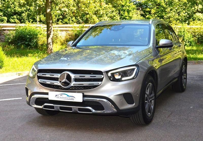 Mojavesilber metalliclack Gebraucht 2021 Mercedes GLC220 Exclusive SUV | 36.750 € (Fairer Preis) - Bild 1/4