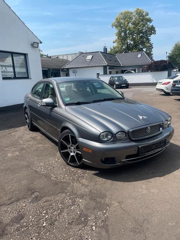 Grau Gebraucht 2009 Jaguar X-type Limousine | 4.000 € (Fairer Preis) - Bild 1/4