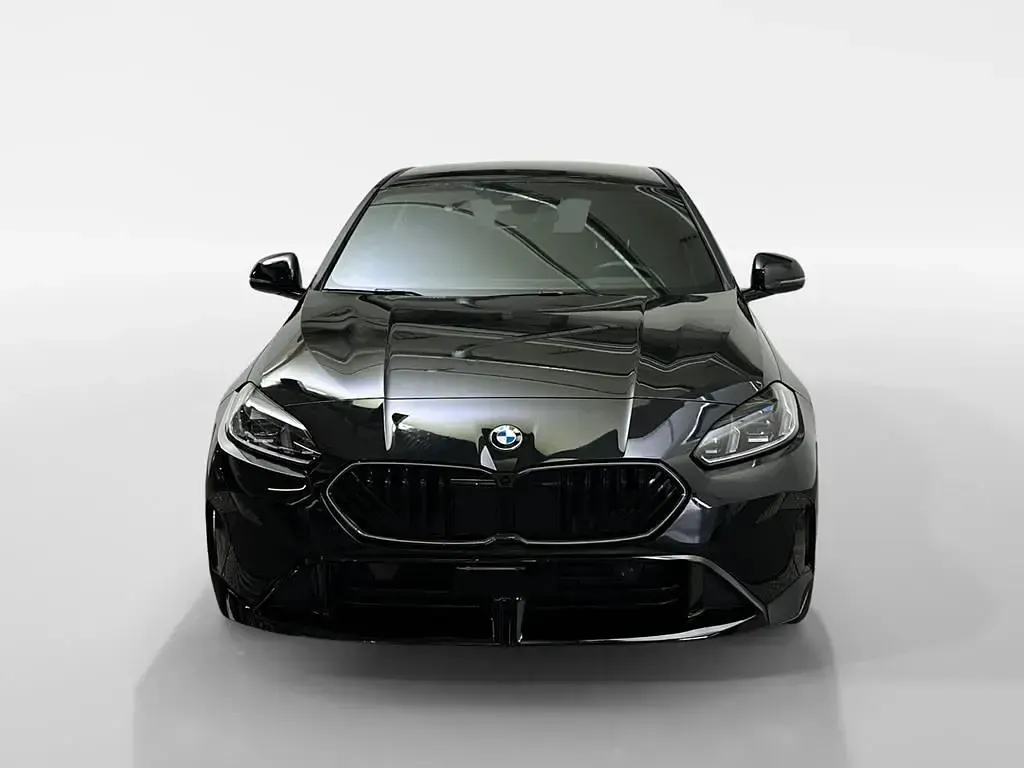 Gebraucht BMW 118 M Sport 150 PS (110 kW) 2025 Saphirschwarz metallic Kleinwagen