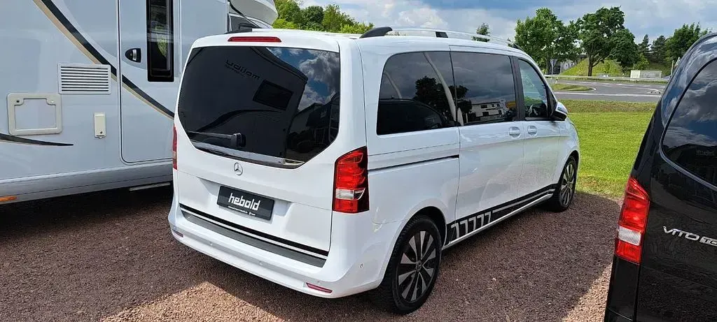 Gebraucht Mercedes V220 Edition 163 PS (119 kW) 2023 Weiß Van / Kleinbus