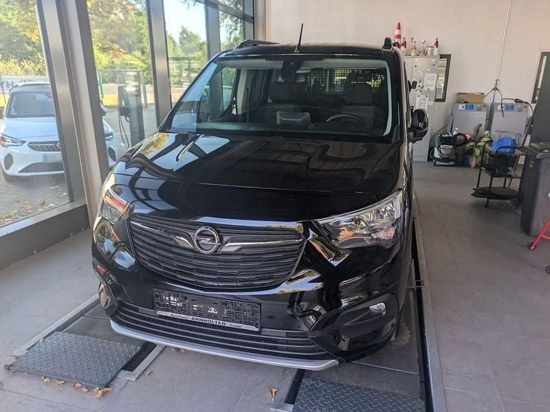 Second-hand Opel Combo 131 CP (96 kW) 2023 Negru Monovolum