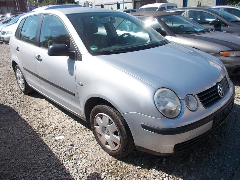 Gebraucht VW Polo Basis 75 PS (55 kW) 2003 Silber Kleinwagen