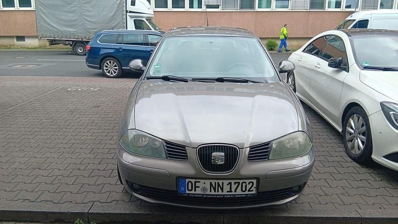 Silber Gebraucht 2005 Seat Ibiza Sport Limousine | 1.000 € (Fairer Preis) - Bild 1/4