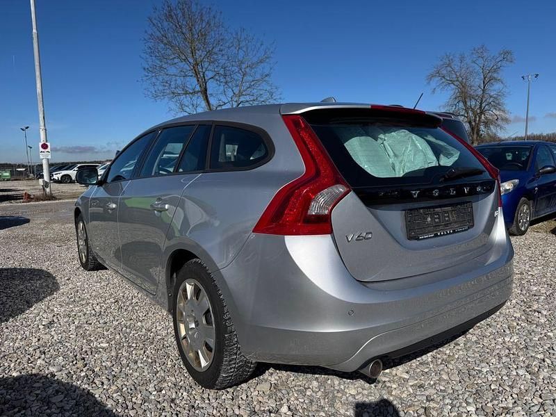Gebraucht Volvo V60 150 PS (110 kW) 2015 Silber Kombi