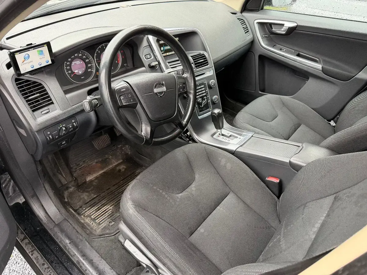 Gebraucht Volvo XC60 Kinetic 163 PS (119 kW) 2012 Schwarz SUV