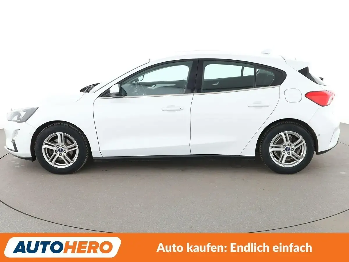 Gebraucht Ford Focus Cool & Connect 125 PS (91 kW) 2019 Frozen white Limousine