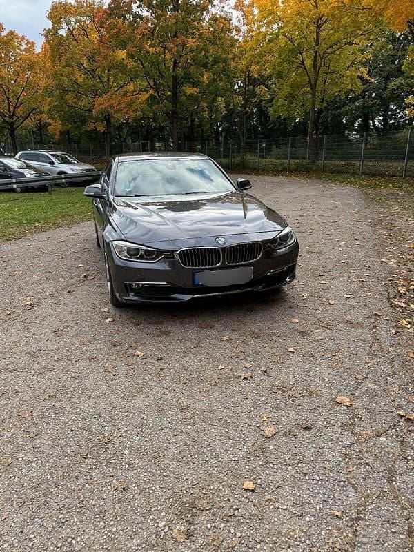 Gebraucht BMW 318 Luxury Line 143 PS (105 kW) 2013 Grau Limousine