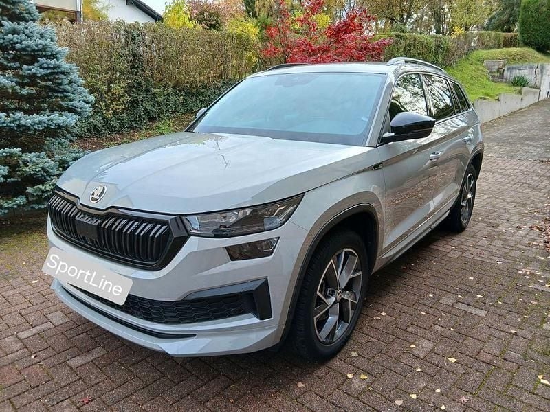 Grau Gebraucht 2023 Skoda Kodiaq SportLine SUV | 28.500 € (Superpreis) - Bild 1/4