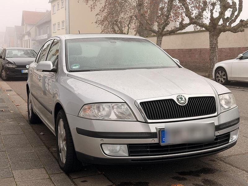 Grau Gebraucht 2007 Skoda Octavia Limousine | 4.000 € (Fairer Preis) - Bild 1/4