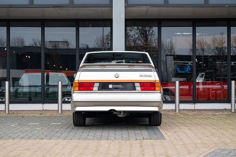 Gebraucht Alfa Romeo 75 155 PS (114 kW) 1988 Grau Limousine