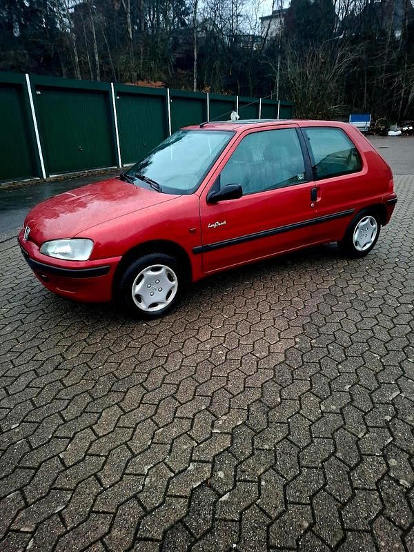 Rot Gebraucht 2000 Peugeot 106 Kleinwagen | 1.399 € - Bild 1/4