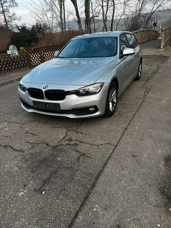 Gebraucht BMW 320 190 PS (139 kW) 2017 Grau Kombi