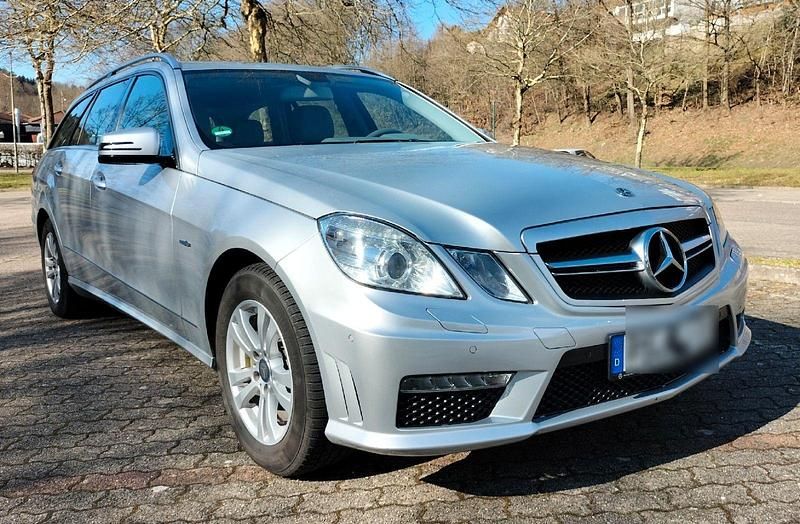Silber Gebraucht 2012 Mercedes E200 Elegance Kombi | 9.500 € (Fairer Preis) - Bild 1/4
