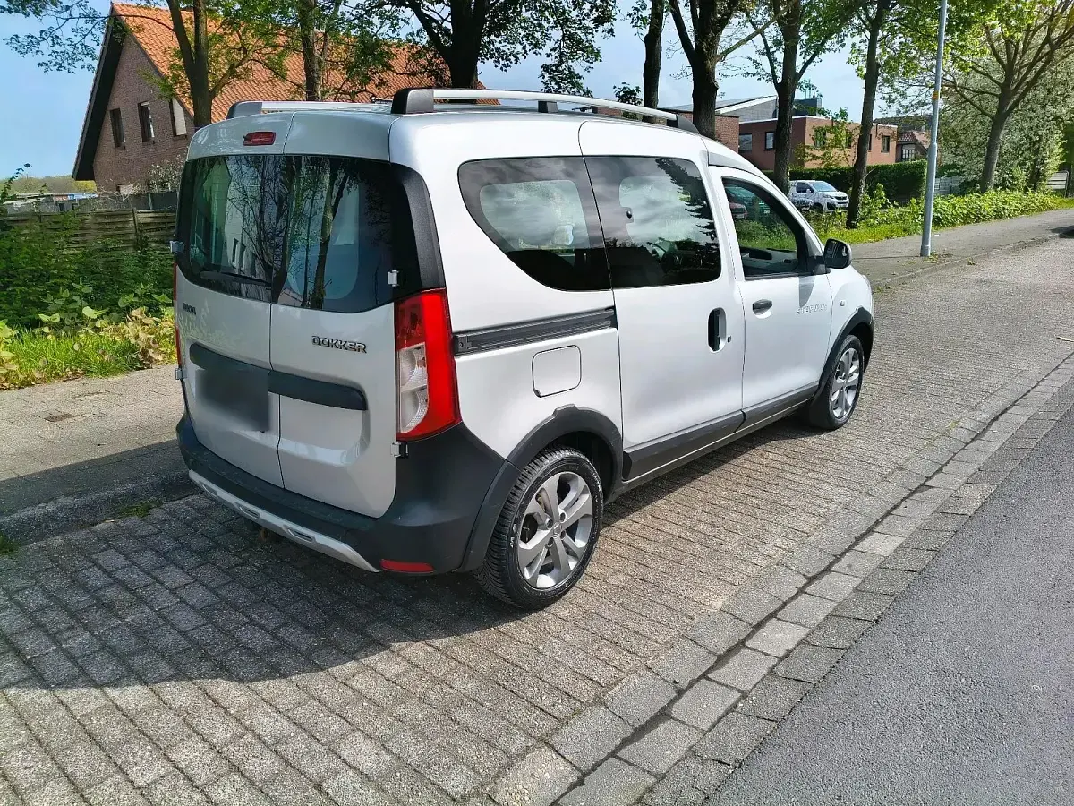 Gebraucht Dacia Dokker Stepway 115 PS (84 kW) 2016 Silber Van / Kleinbus