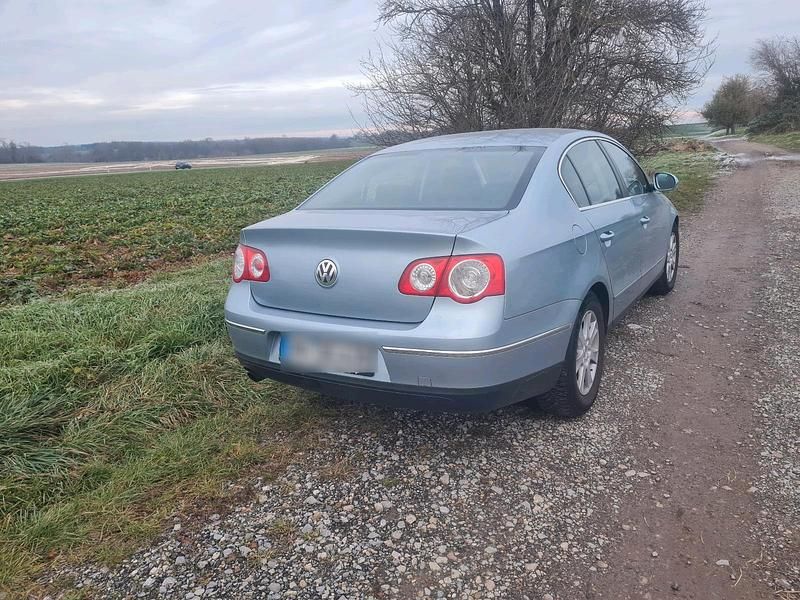 Gebraucht VW Passat 115 PS (84 kW) 2005 Blau Limousine