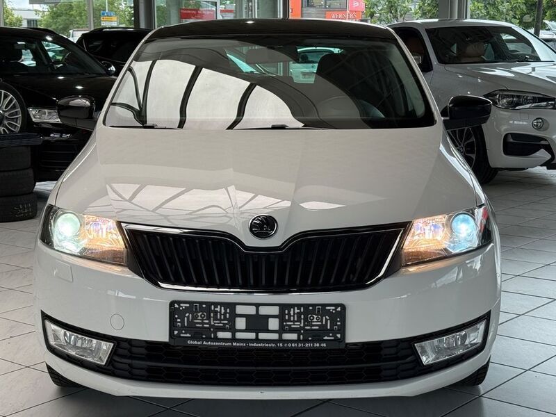 Weiß Gebraucht 2013 Skoda Rapid Elegance Limousine | 10.600 € (Teuer) - Bild 1/4